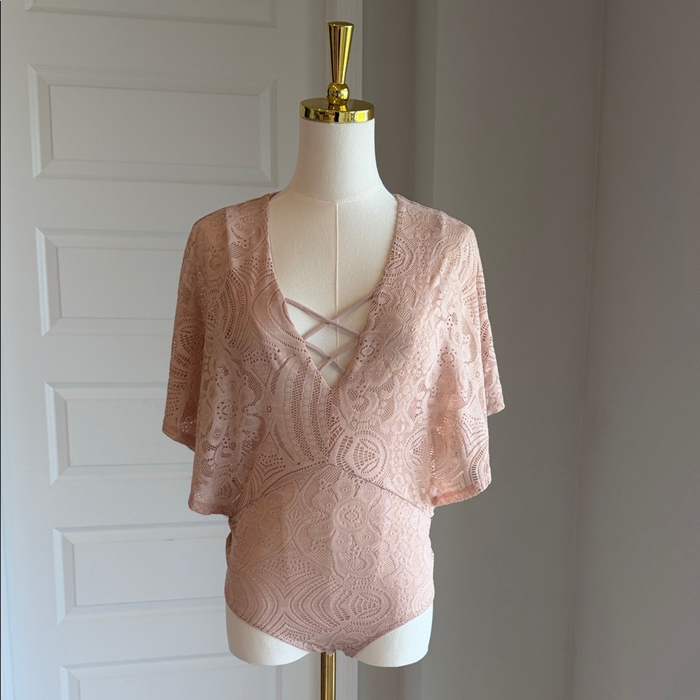 BCBGMaxAzria XXS Blush Pink Lace Crisscross V-Neck Bodysuit